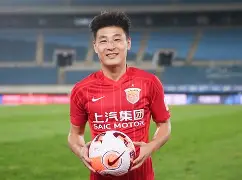 关于武磊今日表现抢眼，维尼修斯整场无解，教练赛后亲自拥抱的信息