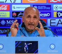 沃尔夫斯堡主教练哈森许特尔